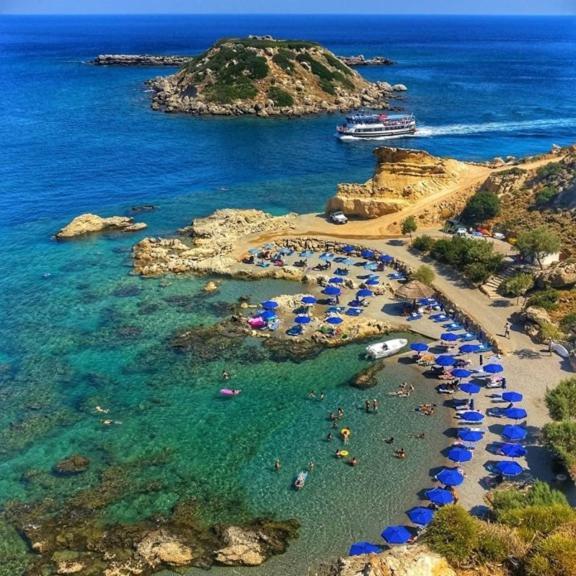 Grande Blue With Private Bay Holiday home *